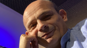 Πάρις Καρβουνόπουλος: Υπέστη εγκεφαλικό επεισόδιο ο γνωστός δημοσιογράφος