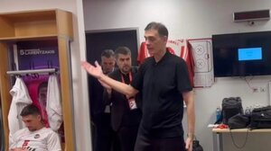 Μπαρτζώκας: "Έχουμε ακόμη έναν τίτλο... σηκωθείτε όρθιοι παρακαλώ"