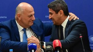 Αλλαγή σκυτάλης στο υπουργείο Αγροτικής Ανάπτυξης: "Θα κάνουμε ό,τι είναι δυνατόν για να ανακουφίσουμε τον αγροτικό κόσμο"