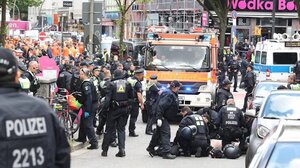 Τουλάχιστον 17 τραυματίες στην επίθεση με μαχαίρι στον σιδηροδρομικό σταθμό του Αμβούργου