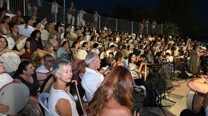Πλήθος κόσμου στην εκδήλωση κατά της Βίας «Ωραία που ‘ναι την αυγή»