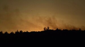 Σε ύφεση η φωτιά στο Ωραιόκαστρο Θεσσαλονίκης - Δείτε βίντεο