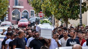 "Βασούλα, που πας!" - Σπάραξε η μητέρα της 11χρονης στο τελευταίο αντίο