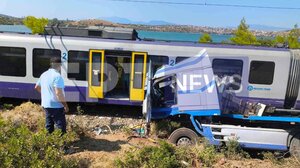 Αυλίδα: Συνελήφθη ο οδηγός του φορτηγού που συγκρούστηκε με τρένο 