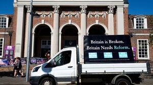 Βρετανία: Διαφαίνεται ιστορική νίκη των Εργατικών, πιθανό να χάσει και την έδρα του ο Σούνακ