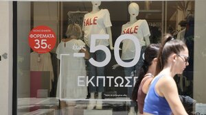 Μόνο δύο στα δέκα καταστήματα είδαν αύξηση πωλήσεων στις θερινές εκπτώσεις