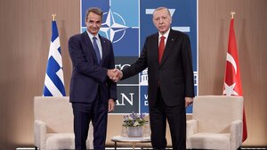 "Παγωμένα" χαμόγελα στη συνάντηση Μητσοτάκη - Ερντογάν στην Ουάσινγκτον