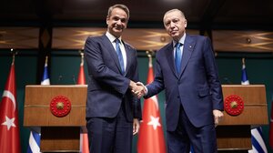 Σε εξέλιξη η συνάντηση Μητσοτάκη-Ερντογάν στο περιθώριο της συνόδου του ΝΑΤΟ