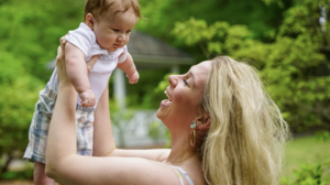 Δικαστήριο αναγνώρισε την υιοθεσία παιδιού από ζευγάρι γυναικών