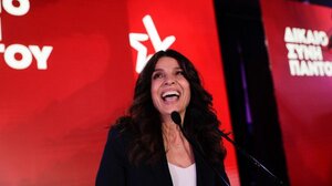 Έρχεται χωρίς… φόρα η Πόπη Τσαπανίδου!