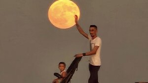 "Αγγίζοντας" το ... φεγγάρι!