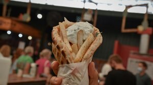 Απόδραση στο χωριό: Κάντε μια στάση για τίμιο street food στον «Πεπόνη»!