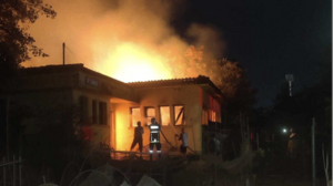 Θεσσαλονίκη: Υπό έλεγχο η φωτιά στο πρώην στρατόπεδο Καρατάσιου