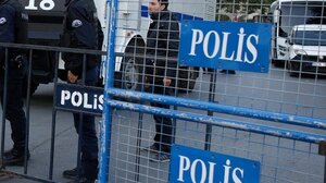 Νεαρός με μαχαίρι τραυμάτισε 5 ανθρώπους στον κήπο τζαμιού στην Τουρκία 