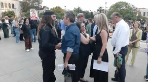 Συγκινητική συνάντηση της Μ. Καρυστιανού και του Π. Ασλανίδη με τους γονείς του Βαγγέλη Γιακουμάκη