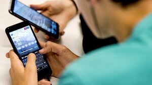 Η Καλιφόρνια υιοθέτησε ν/σ για τον περιορισμό ή την απαγόρευση της χρήσης smartphones στα σχολεία