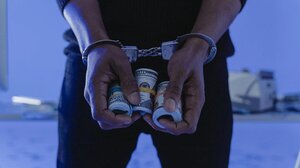 Μπήκαν στο σπίτι ηλικιωμένου, του άρπαξαν 3.000 ευρώ, αλλά δεν πρόλαβαν να τα χαρούν!