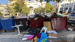 Σκουπίδια παντού: "Πριν κατηγορήσουμε τον Δήμο ας σκεφτούμε, εμείς τι κάνουμε;"