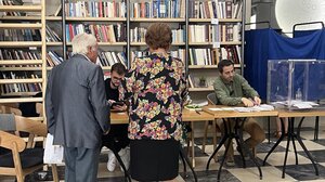 Εκλογές ΠΑΣΟΚ: Μεγάλη προσέλευση στις κάλπες και στον β' γύρο