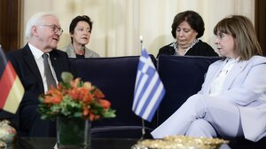 Σταϊνμάιερ: Το θέμα των γερμανικών επανορθώσεων «θεωρείται νομικά λήξαν» 