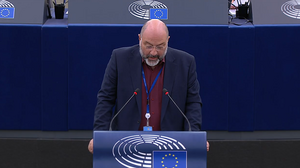 Στεγαστική κρίση: Λύση για νέους και ευάλωτες ομάδες ζητά από την Κομισιόν ο Σ. Αρναούτογλου