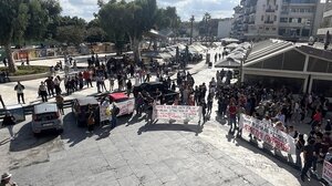 Στους δρόμους κατέβηκαν οι εκπαιδευτικοί στο Ηράκλειο