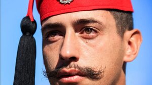 28η Οκτωβρίου: Δακρυσμένος εύζωνας την ώρα της παρέλασης 