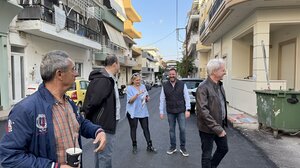 Στις εργασίες ασφαλτόστρωσης στα Καμίνια, ο Δήμαρχος Ηρακλείου