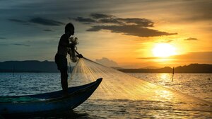 Καταδικάστηκε ο ψαράς που βρήκε στα δίχτυα του δύτη αναίσθητο και τον έριξε ξανά στη θάλασσα