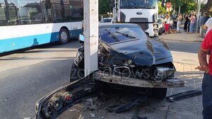 Σφοδρή σύγκρουση δύο ΙΧ στο κέντρο των Χανίων!