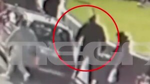 VIDEO: Η στιγμή που ο οδηγός χτυπάει τον 17χρονο επειδή του έκανε παρατήρηση