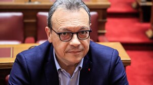 Φάμελλος: Πρόταση δυσπιστίας για να πέσει η κυβέρνηση Μητσοτάκη 