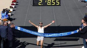 Μαραθώνιος: Νικητής ο Χαράλαμπος Πιτσώλης με χρόνο 2:18:56