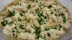 Νιόκι με κρεμώδη σάλτσα μοτσαρέλας