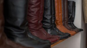 Ανακαλύψτε τα στιβάνια, τα ξακουστά υποδήματα των Κρητικών!