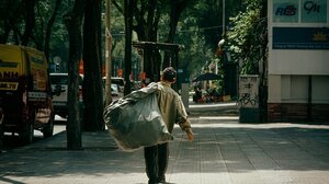 Ο …αντιδραστικός Ελβετός που κάνει άνω-κάτω το κέντρο του Ηρακλείου 