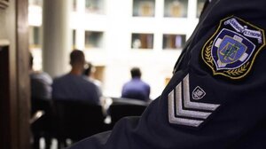 Στις φυλακές Τρίπολης ο αστυνομικός της Βουλής