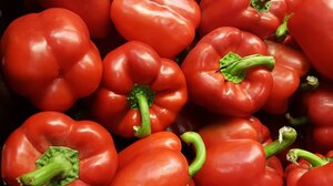 Κόκκινες πιπεριές: Τα θρεπτικά συστατικά και τα οφέλη για την υγεία μας