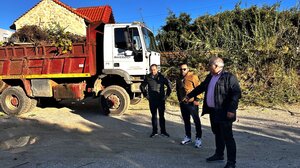 Δήμος Μαλεβιζίου: Παρέμβαση καθαριότητας στο δημοτικό πάρκινγκ στην Μινωταύρου