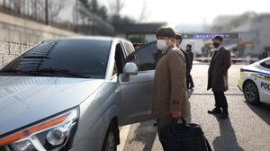 Ν. Κορέα: Η αστυνομία εμποδίστηκε στις έρευνές της στο προεδρικό μέγαρο