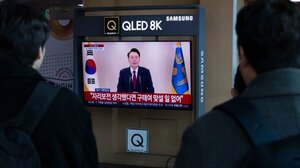 Ο πρόεδρος της Ν. Κορέας λέει ότι «σταματάει προσωρινά το ταξίδι» του μετά την ψηφοφορία