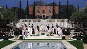 Έκθεση εξερευνά την ιστορία της επίδειξης μόδας