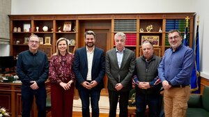 Συνάντηση εργασίας στην Περιφέρεια Κρήτης για το φετινό «Αφιερωματικό Έτος Μίκη Θεοδωράκη»