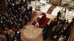 Στη Μητρόπολη Αθηνών το σκήνωμα του Αρχιεπισκόπου Αναστάσιου - Σε εξέλιξη το λαϊκό προσκύνημα