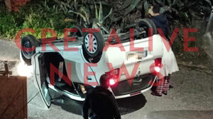 Ηράκλειο: Το εντυπωσιακό ντελαπάρισμα πάνω στη… γκαραζόπορτα! - Δείτε βίντεο