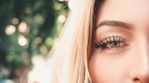 Αυτό είναι το beauty trend που έχει ξετρελάνει την Gen Z