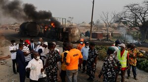 Έκρηξη βυτιοφόρου στη Νιγηρία: Νεότερος απολογισμός με 98 νεκρούς και 69 τραυματίες