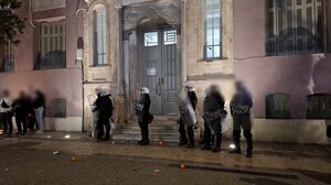 Κακοποίηση τρίχρονου: Προσωρινά κρατούμενοι μητέρα και σύντροφος