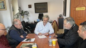 "Έπεσαν" οι υπογραφές για έργα προστασίας της ακτογραμμής ανατολικά του λιμένα Σητείας