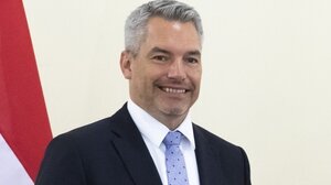 Ο καγκελάριος της Αυστρίας Νεχάμερ ανακοινώνει ότι θα παραιτηθεί "εντός των προσεχών ημερών"